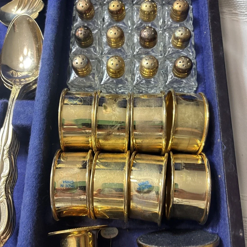 International Silver Company San Marcos 70 Pc 24kt Gold Plated Flatware Set